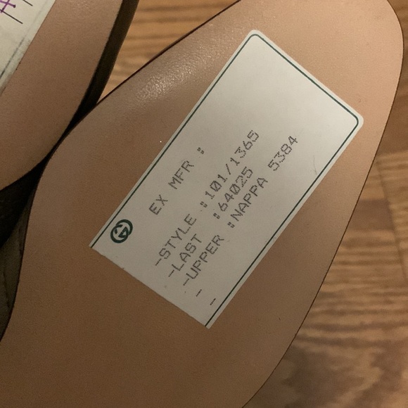 NWT gorgeous Taupe leather flats with stitching - Picture 4 of 6